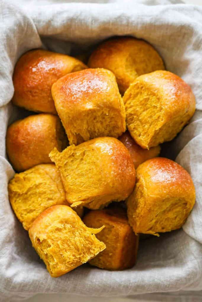 sourdough pumpkin dinner rolls 1