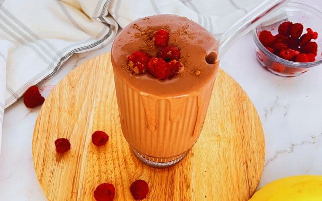 raspberry protein smoothie
