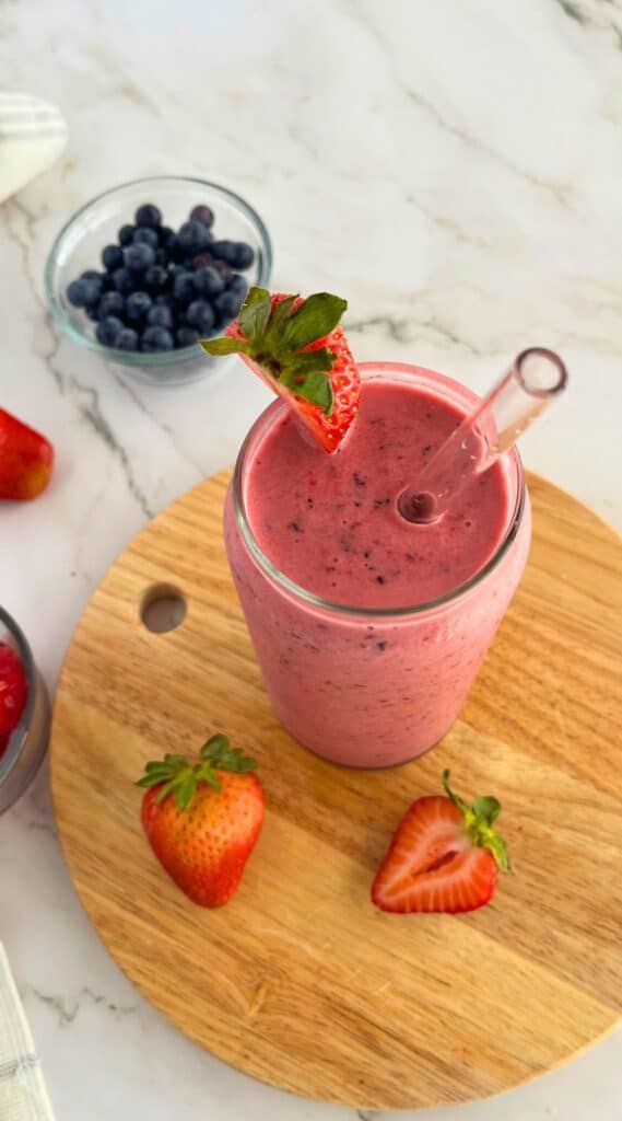 Strawberry blueberry smoothie 1